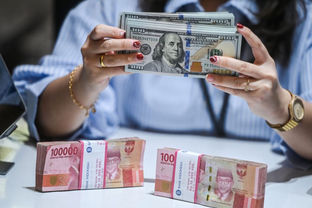 antarafoto-nilai-tukar-rupiah-menguat-1731312102