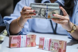 antarafoto-nilai-tukar-rupiah-menguat-1731312102