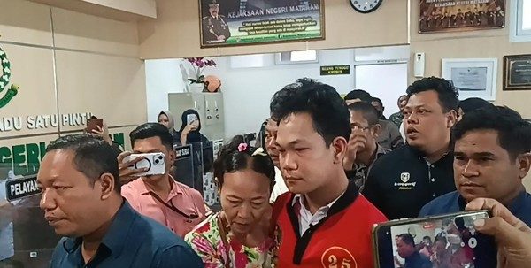 iwas-pria-penyandang-difabel-tersangka-pelecehan-seksual-terhadap-mahasiswi-dilimpahkan-dari-polda-ntb-ke-kejari-mataram-kamis_169
