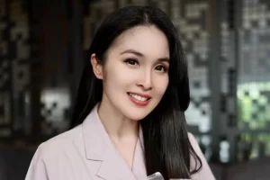 Sandra Dewi Dikabarkan Pergi Usai Suami Divonis 20 Tahun, Netizen Heboh!
