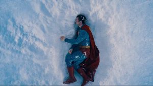 superman-lies-in-the-snow-in-superman-trailer
