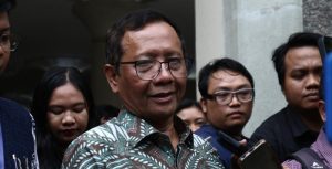 mahfud-md-saat-ditemui-wartawan-di-ugm-usai-mengisi-acara-kongres-pancasila-xii-kamis-2692024_169