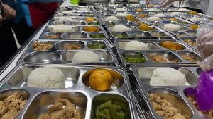 677bded0e7046-diganti-jeruk-menu-makan-bergizi-gratis-hari-pertama-di-depok-tidak-dilengkapi-susu_1265_711