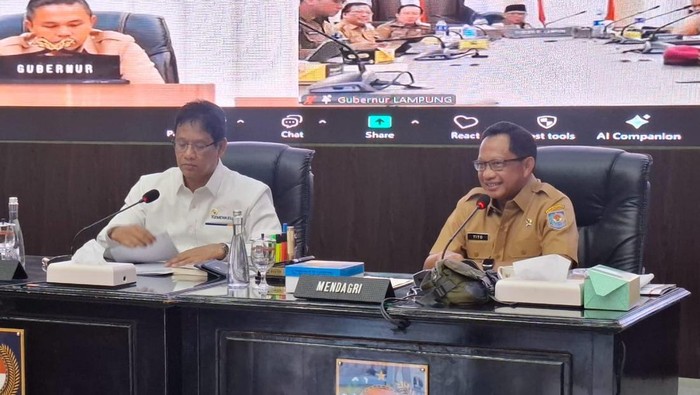 menteri-keuangan-menkeu-purbaya-yudhi-sadewa-dan-menteri-dalam-negeri-mendagri-tito-karnavian-1760931204840_169