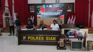 polres-siak-mengungkap-pembunuhan-pria-yang-dikubur-dan-terbungkus-terpal-1761892137549_169