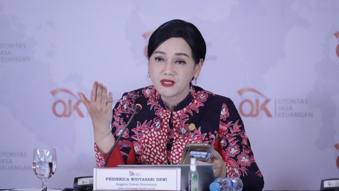 anggota-dewan-komisioner-ojk-bidang-edukasi-dan-perlindungan-konsumen-friderica-widyasari-dewi-1_169