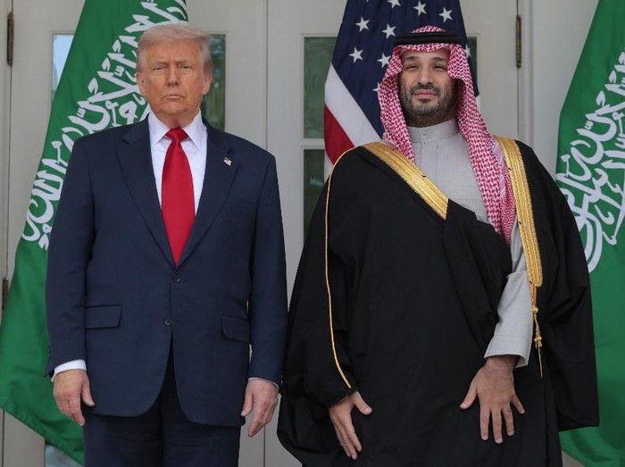 trump-dan-mbs-berfoto-bersama-untuk-wartawan-di-gedung-putih-1763528635636_43