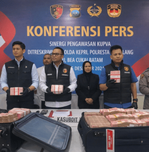 FB16D19C-E8A5-459C-B958-900D13F6046A