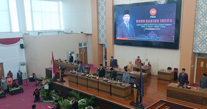 dono-kasino-indro-resmi-dilantik-sebagai-anggota-dprd-lombok-tengah-ntb-senin-1122025-foto-edi-suryansyahdetikbali-1764564149207_169