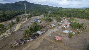 korban-meninggal-akibat-bencana-alam-di-agam-capai-85-orang-1764474528390_169