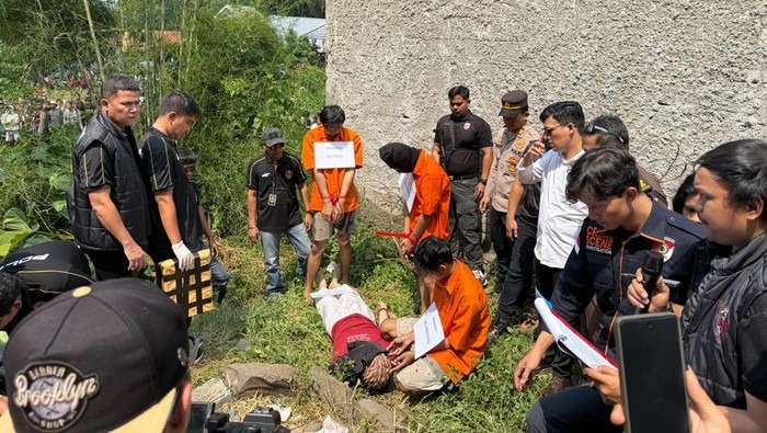 rekonstruksi-kasus-pembunuhan-wanita-terborgol-di-cisauk-istimewa-1753170698210_169
