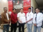 Pengurus organisasi wartawan Natuna saat menyampaikan somasi kepada akun anonim