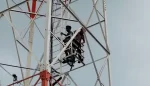Evakuasi pria panjat tower di Batuaji Batam
