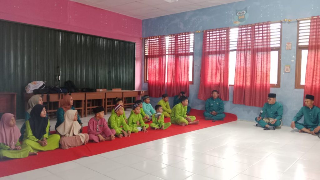 Suasana pembukaan pesantren kilat di SDN 006 Cemaga Selatan, Natuna. 