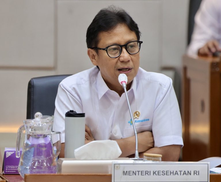 Menkes_Baju_Putih