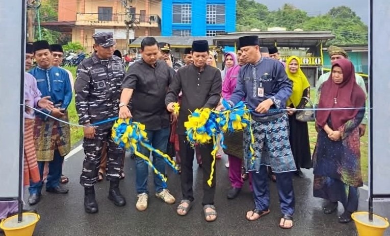 Wakil Bupati Raja Bayu Febri Gunadian mengunjungi Stand Tarempa di Bazar Akbar Ramadhan 1447 H