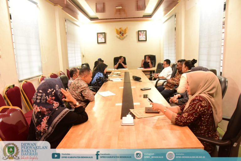 Pertemuan Komisi III DPRD Bengkalis dengan BPKAD Riau membahas DBH Bengkalis dan tunda salur di Pekanbaru