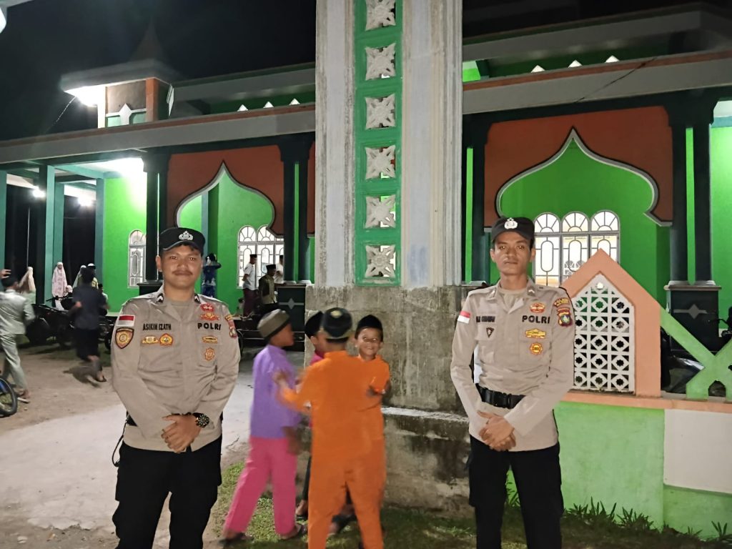 Pengamanan Sholat Tarawih oleh Polsek Pulau Laut