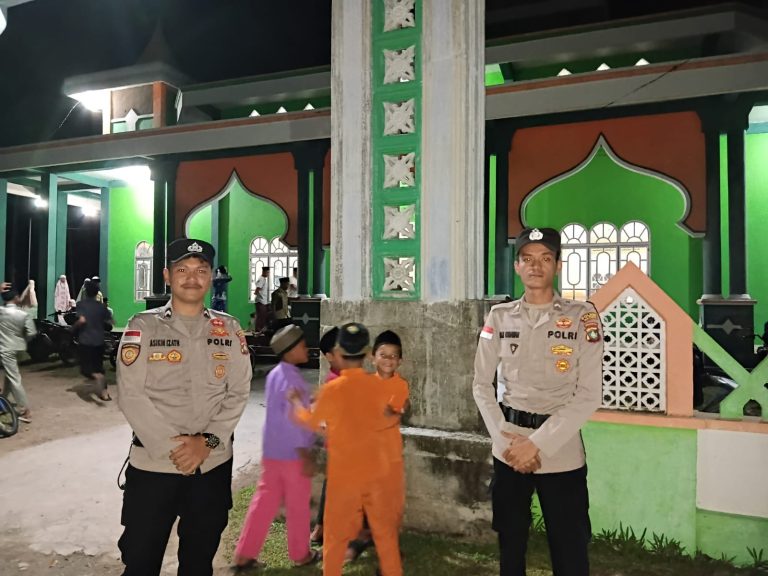 Pengamanan Sholat Tarawih oleh Polsek Pulau Laut