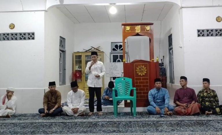 Camat Bunguran Timur Laut Tarmizi membuka Safari Ramadhan di Masjid Darun Na'im Desa Pengadah