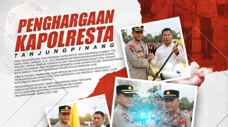 Kapolresta Tanjungpinang Indra Ranu Dikarta menyerahkan penghargaan kepada personel berprestasi