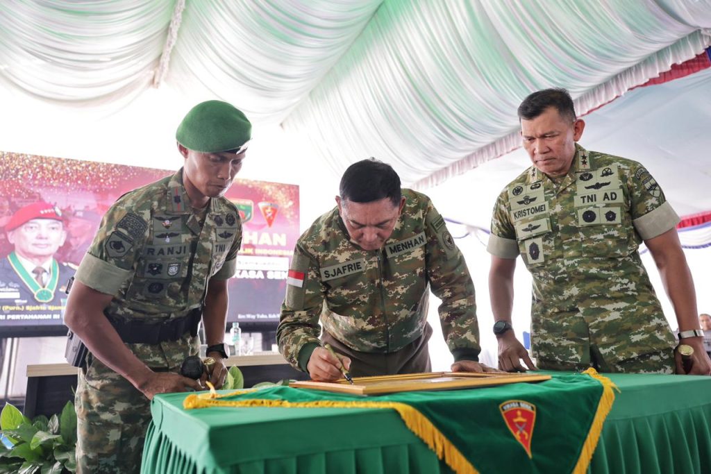 Menhan Sjafrie Sjamsoeddin meninjau Yonif TP 892/Vikasa Sena di Way Kanan