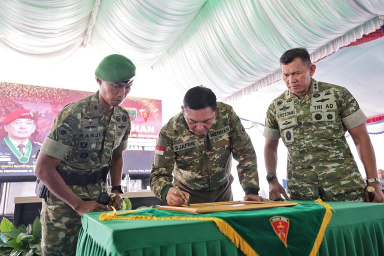 Menhan Sjafrie Sjamsoeddin meninjau Yonif TP 892/Vikasa Sena di Way Kanan