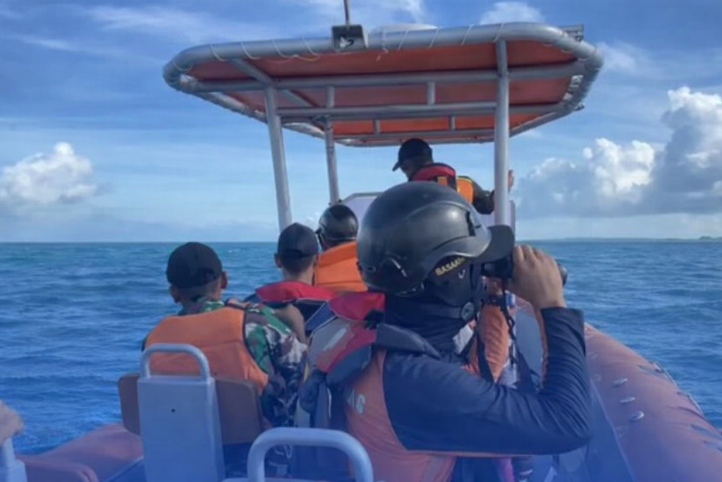Operasi SAR pencarian nakhoda TB Trans Permata 5 di perairan Senayang