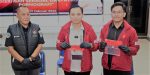 Petugas Polresta Barelang menunjukkan tersangka kasus penyebaran konten asusila di Batam.