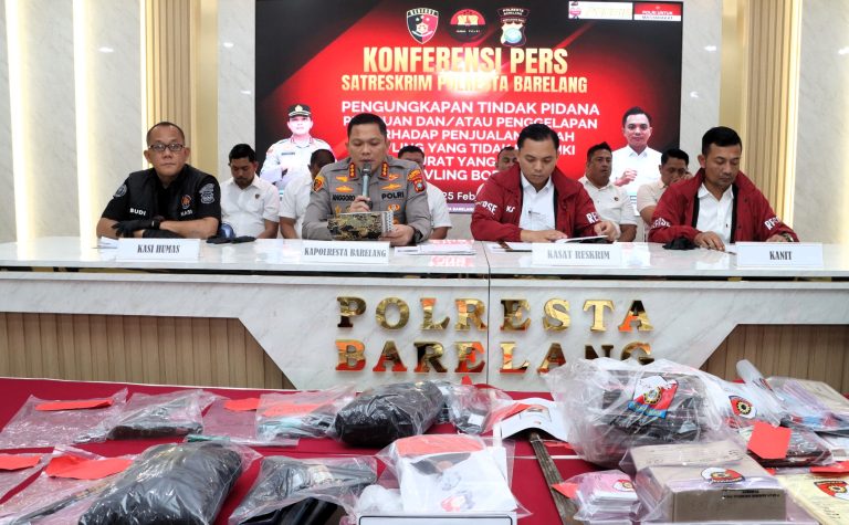 Konferensi pers kasus kavling bodong Polresta Barelang