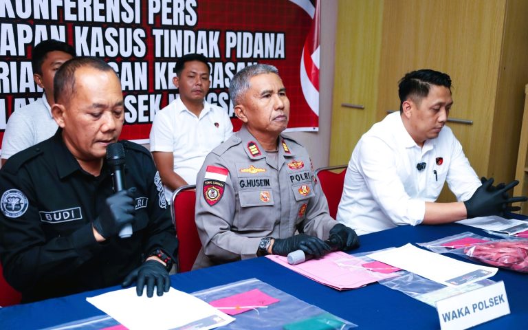 Konferensi pers kasus curas Polsek Nongsa Batam