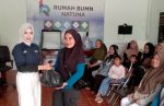 Penyerahan bingkisan Ramadan oleh Rumah BUMN Natuna kepada janda pelaku usaha