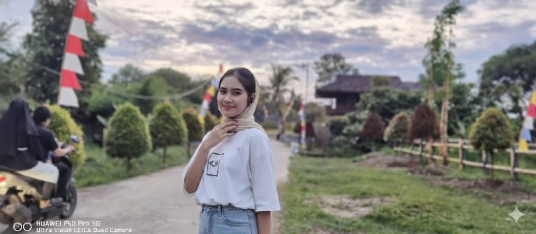 Pengguna memakai earphone bluetooth