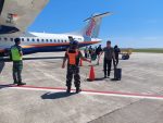 Personel Lanud RSA mengamankan arus mudik di bandara.