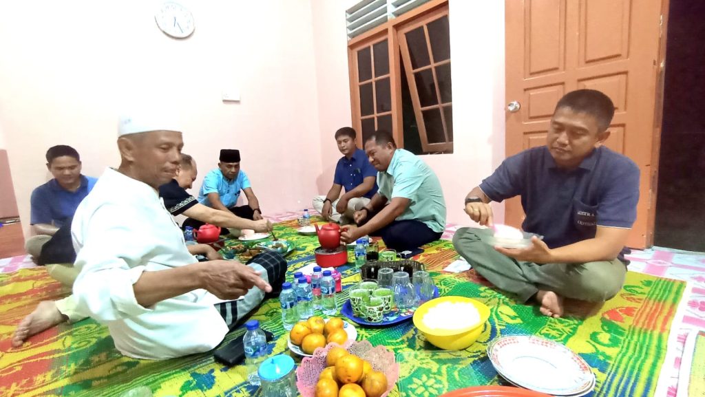 Buka puasa bersama Danlanud RSA Natuna dan tokoh masyarakat.