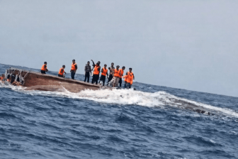 Pencarian korban kapal terbalik di perairan Bintan