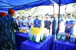 Warga Natuna antusias berbelanja kebutuhan pokok murah di Bazar Ramadhan TNI yang digelar Lanud Raden Sadjad