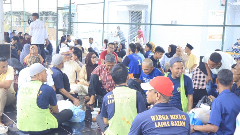 Suasana khidmat kunjungan keluarga di Lapas Batam hari ketiga Lebaran, interaksi warga binaan dengan keluarga berlangsung penuh makna.