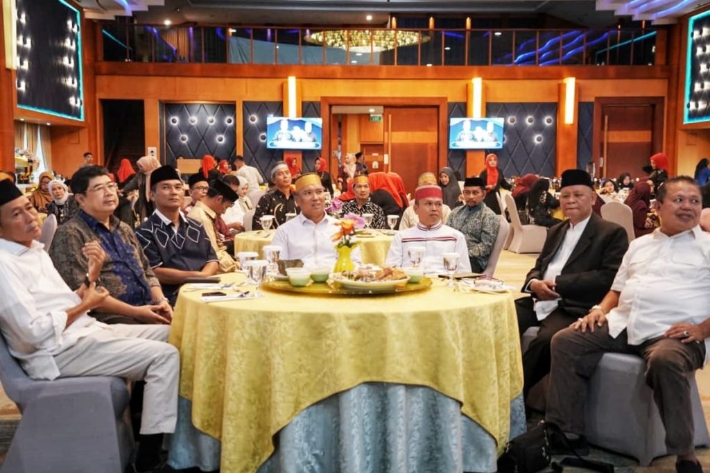Nyanyang bersama pengurus BPW KKSS Kepri
