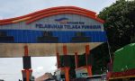 Penumpang kapal Roro di Pelabuhan Telaga Punggur Batam.