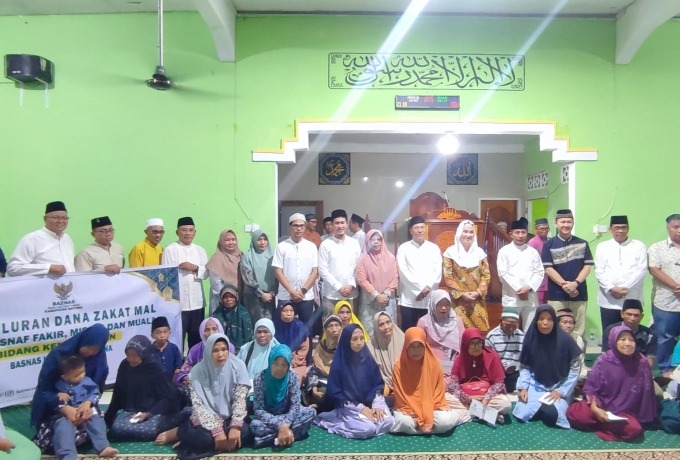 Penyaluran zakat mal BAZNAS Natuna kepada mustahik saat Safari Ramadhan 1447 Hijriah