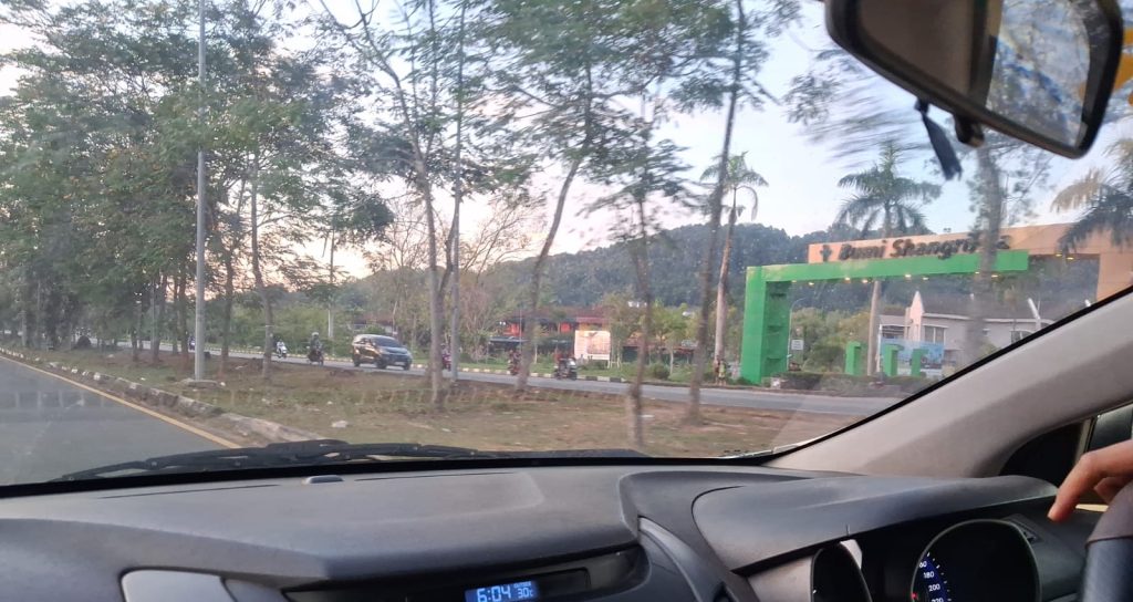 Personel Polsek Sekupang patroli di Jalan RE Martadinata Batam menindaklanjuti laporan balap liar