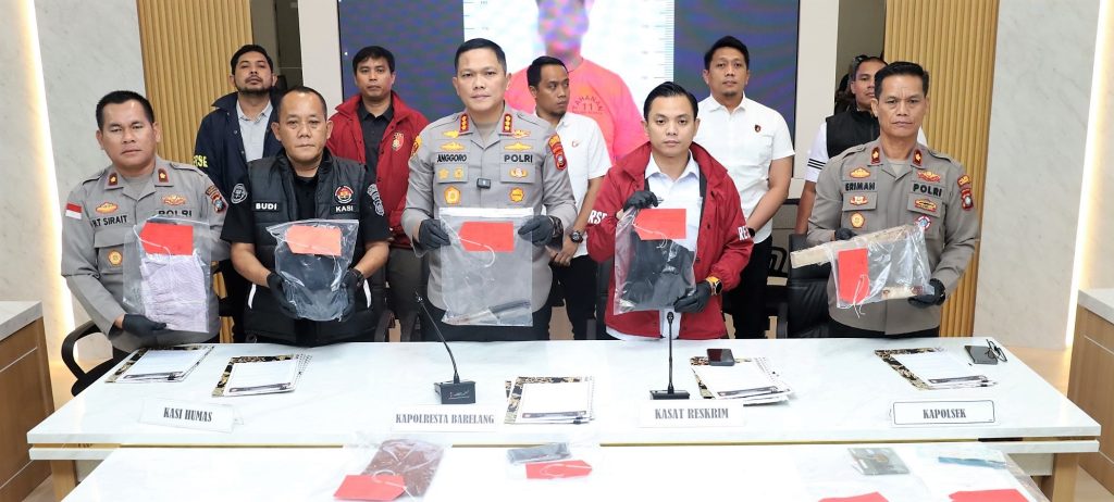 Konferensi pers Polresta Barelang kasus pembunuhan Nongsa