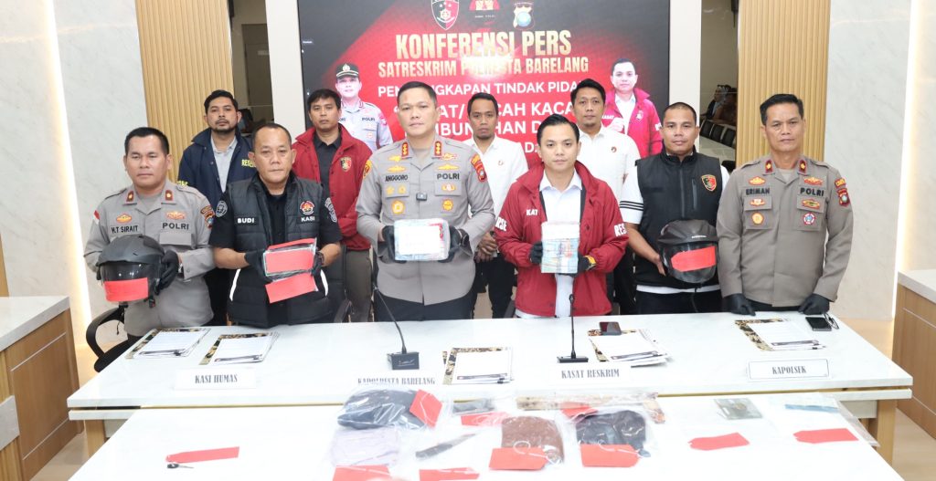 Konferensi pers Polresta Barelang kasus pecah kaca Batam