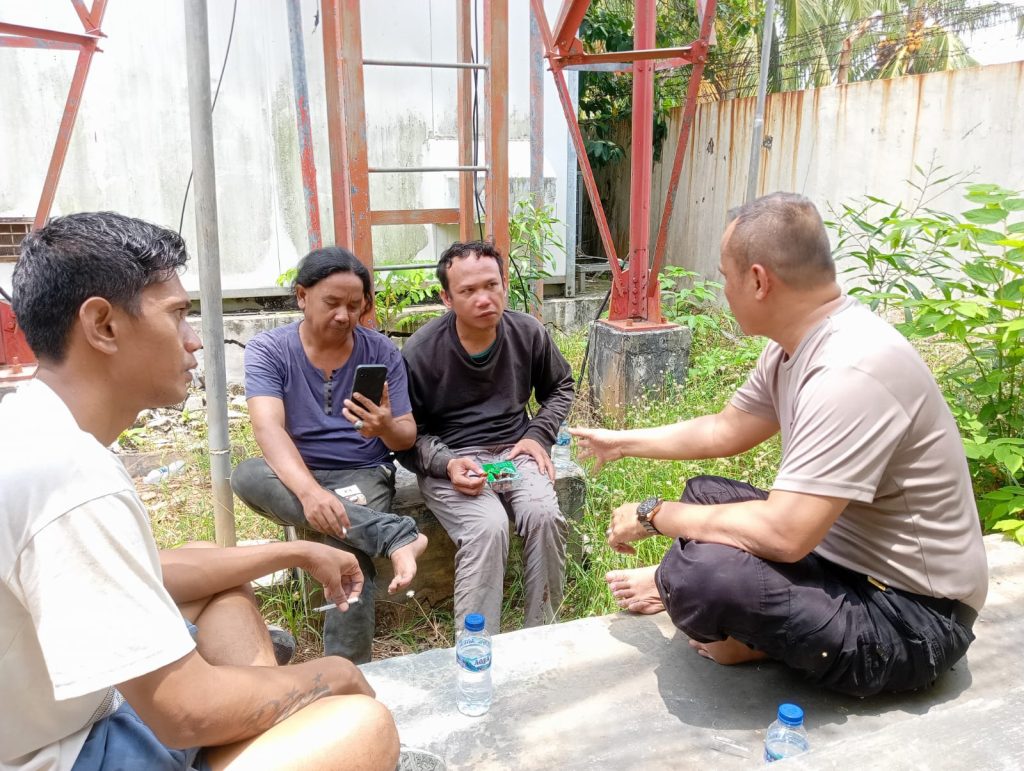 Polsek Sekupang evakuasi pria panjat tower Masjid Baiturrahman Batam