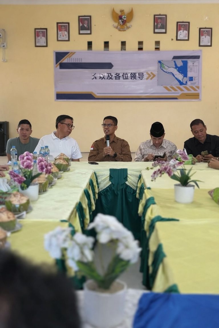 Pertemuan Bupati Karimun dengan delegasi Orien Energy membahas investasi PLTS Belat