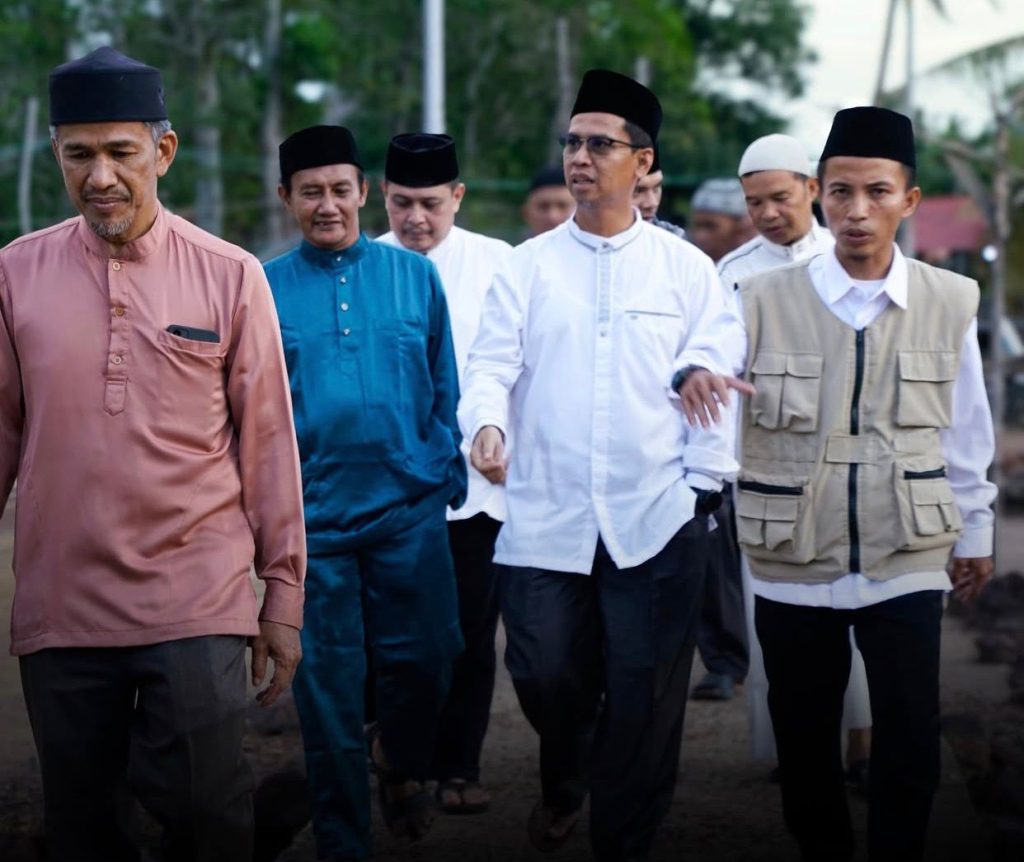 Kunjungan kerja Bupati Karimun di Pulau Manda.