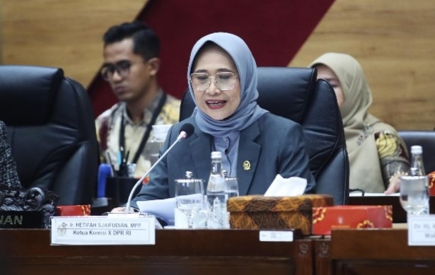 Ketua Komisi X DPR RI Hetifah Sjaifudian saat memberikan pernyataan terkait dugaan kekerasan seksual atlet panjat tebing