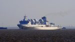 Kapal intelijen China Liaowang-1 dengan kubah radar besar di atas geladak.