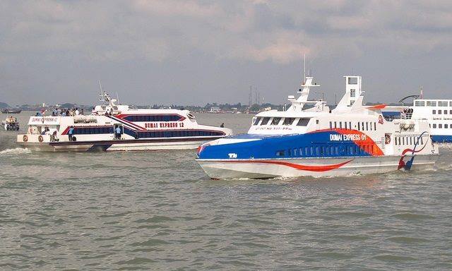 Penumpang kapal ferry di Pelabuhan Sekupang Batam